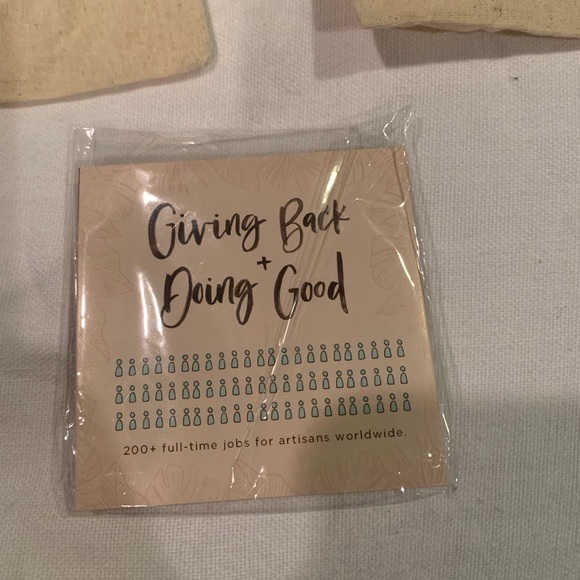 8 piece Pura Vida bundle - Picture 10 of 10